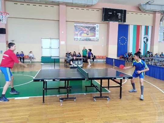 Отборът по тенис на маса момчета учааства в Ученически спортни игри – зонален етап в гр. Сливен